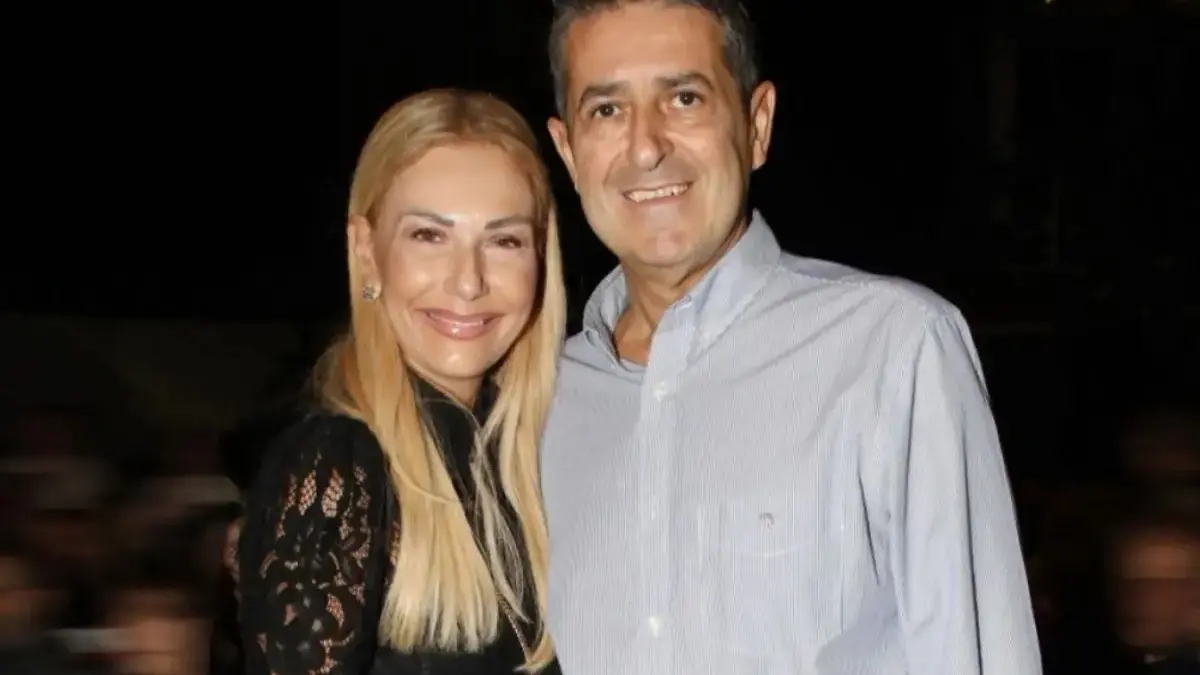 Τίνα Μεσσαροπούλου – Γιώργος Μυλωνάκης: Κοινή έξοδος και αγκαλιά στο θέατρο