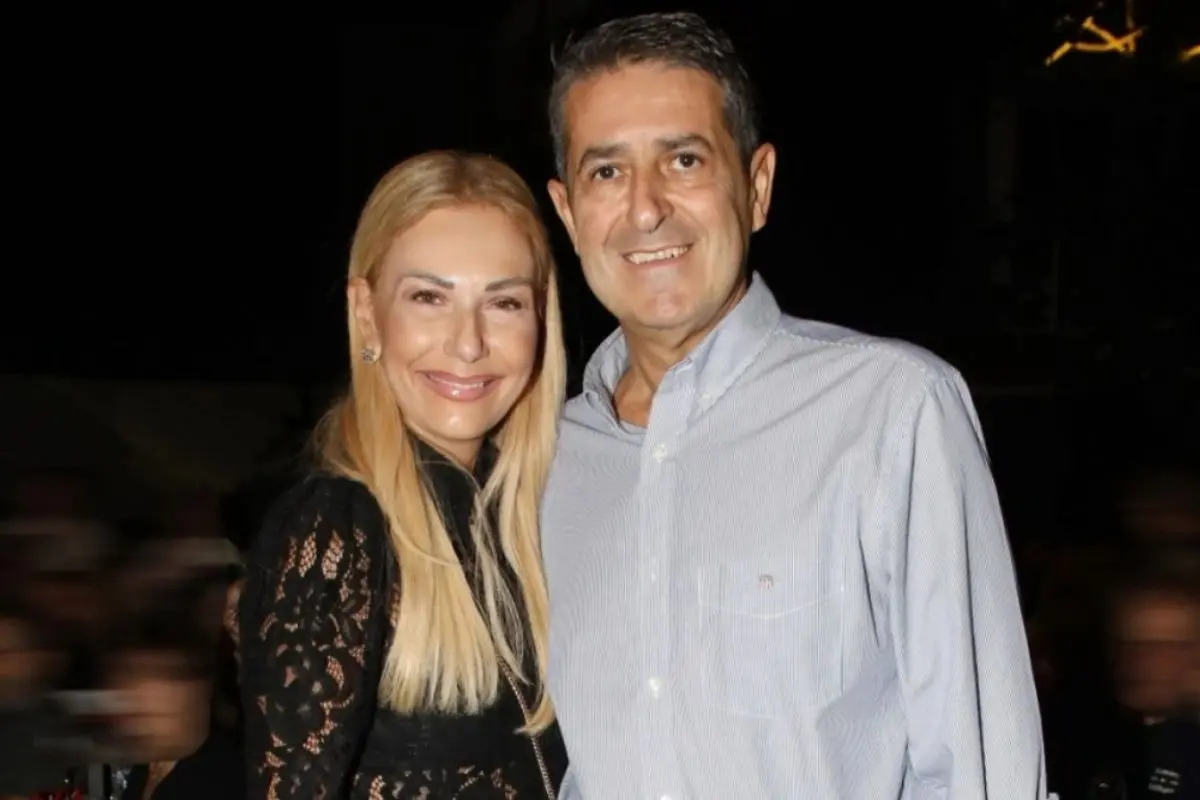 Τίνα Μεσσαροπούλου – Γιώργος Μυλωνάκης: Κοινή έξοδος και αγκαλιά στο θέατρο