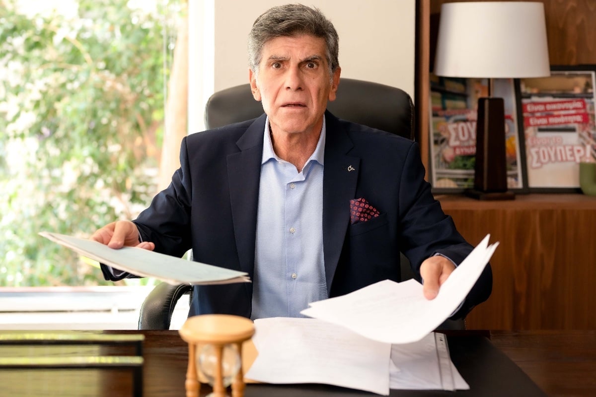 Γιάννης Μπέζος: Η μετριότητα μας κατακλύζει – Η αιχμηρή ατάκα για καλλιτέχνες και κοινό