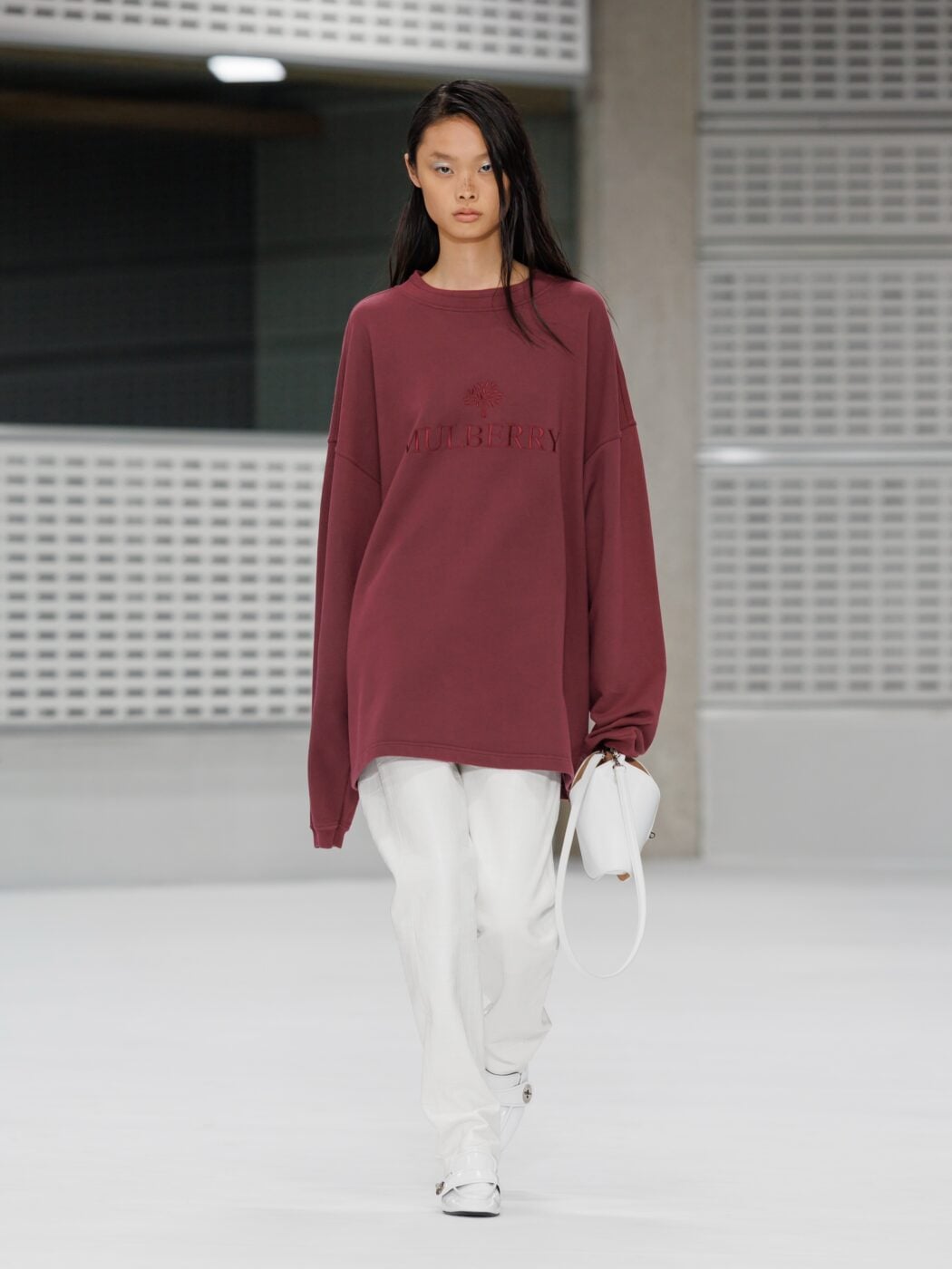 Mulberry: Η νέα εποχή του οίκου με την υπογραφή του Christopher Kane