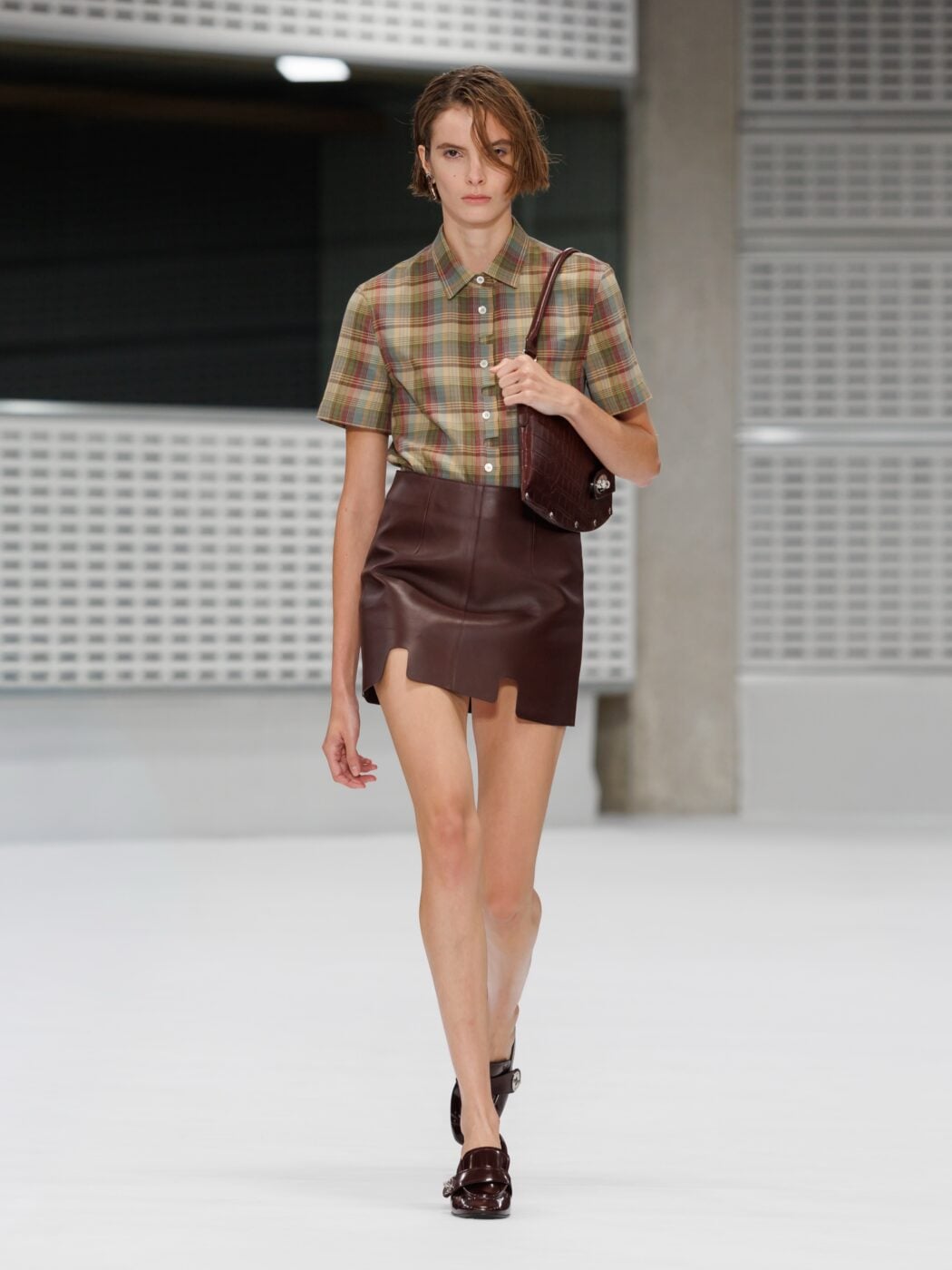 Mulberry: Η νέα εποχή του οίκου με την υπογραφή του Christopher Kane