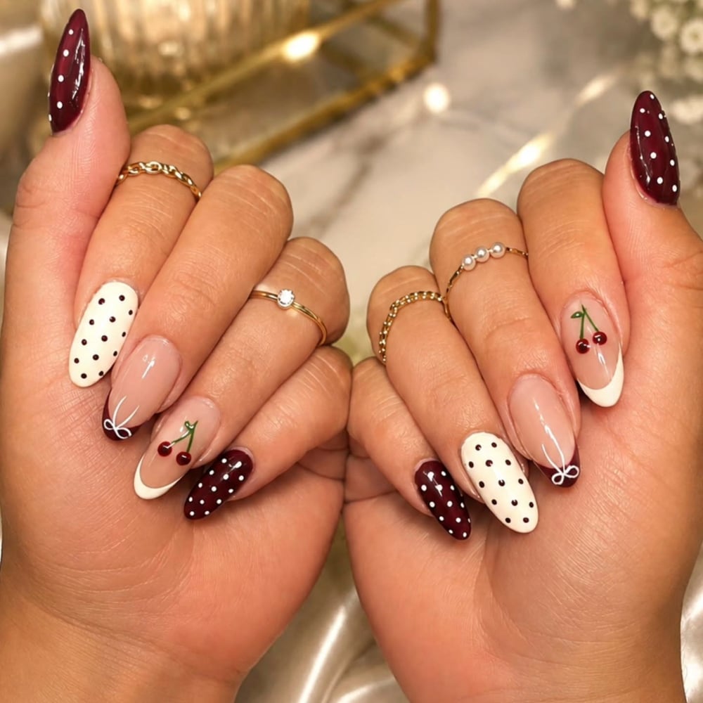 Burgundy nails: Η chic απόχρωση που θα λατρέψεις για το μανικιούρ του Οκτωβρίου