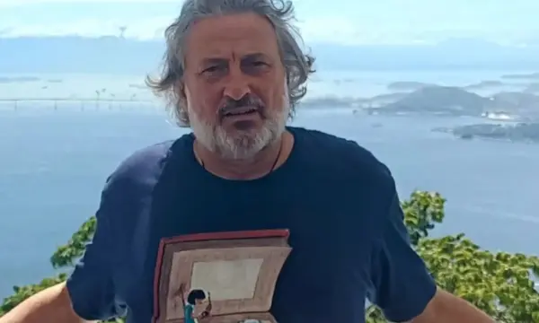 Μαζωνάκης: Οι θεωρίες του υπνοθεραπευτή