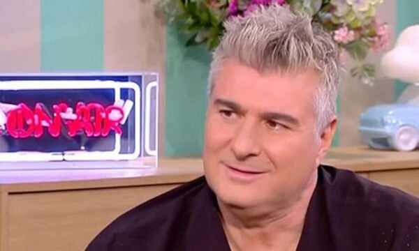 Νίκος Μωραΐτης: Η απώλεια του πατέρα του στα 22 που άλλαξε τον κόσμο του και η παιδική ηλικία που γκρεμίστηκε