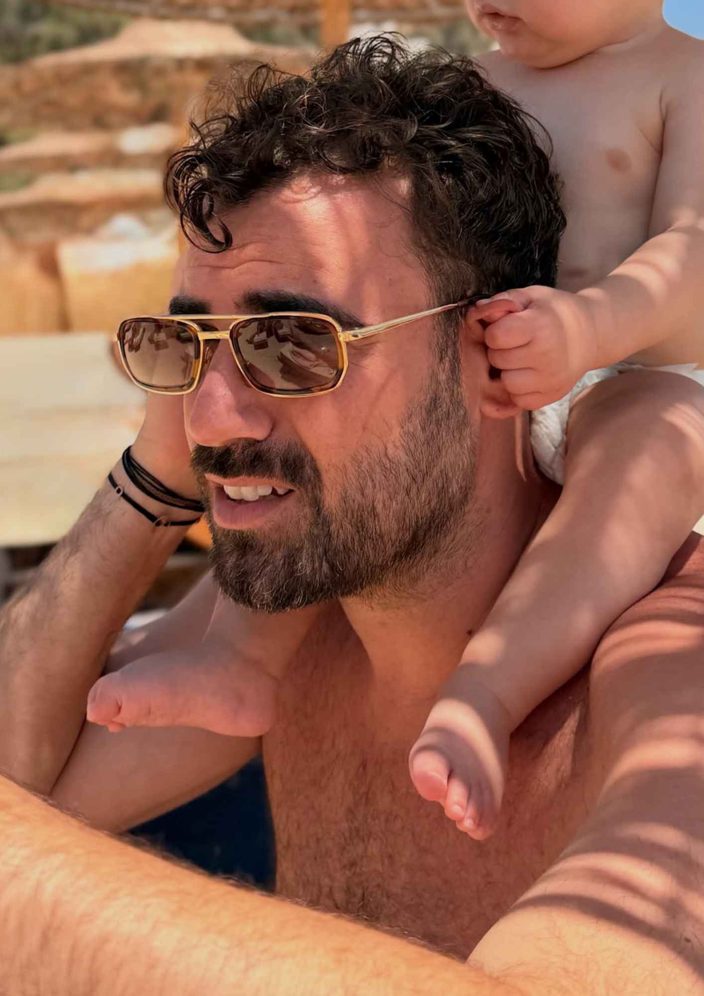 Νίκος Πολυδερόπουλος: Φωτογραφικό άλμπουμ από τις διακοπές στη Μύκονο με τον γιο του – «Ήρεμες μέρες»
