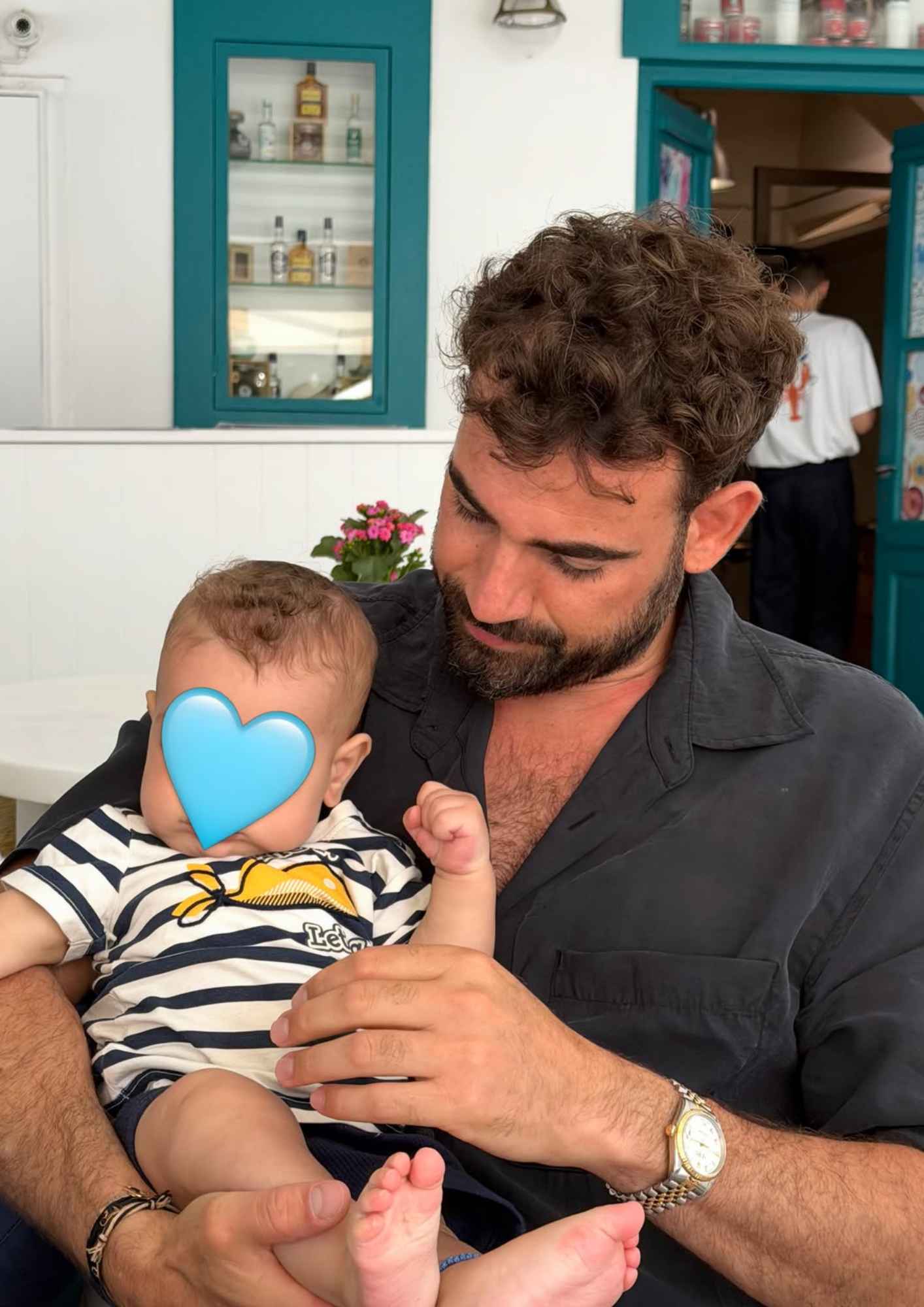 Νίκος Πολυδερόπουλος: Φωτογραφικό άλμπουμ από τις διακοπές στη Μύκονο με τον γιο του – «Ήρεμες μέρες»