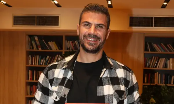 Άκης Πετρετζίκης: Η αλλαγή στην εμφάνισή του που δεν πέρασε απαρατήρητη – «Εγώ τρόμαξα»