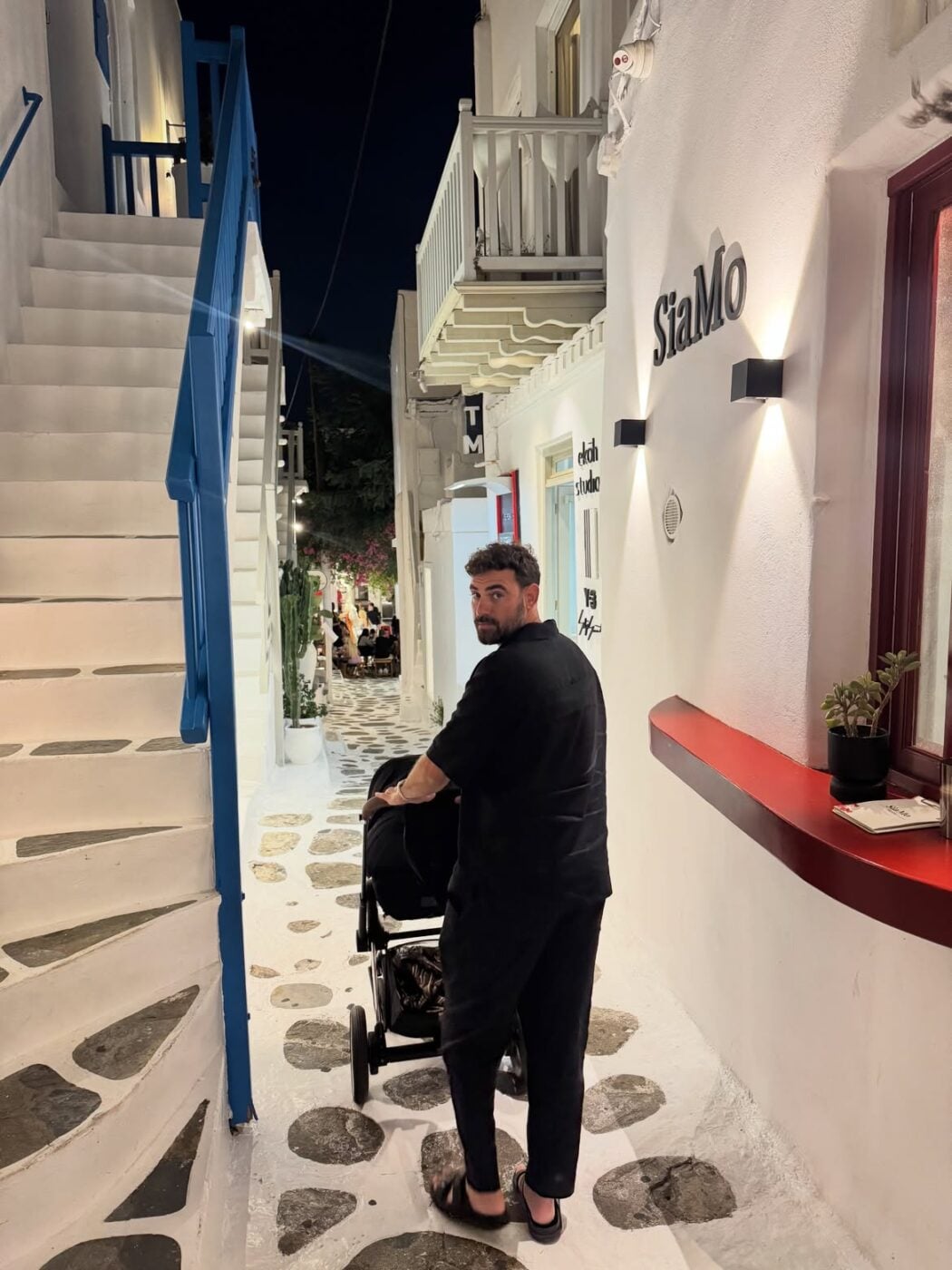 Νίκος Πολυδερόπουλος: Οικογενειακές διακοπές στη Μύκονο και τρυφερές φωτογραφίες με τον γιο του