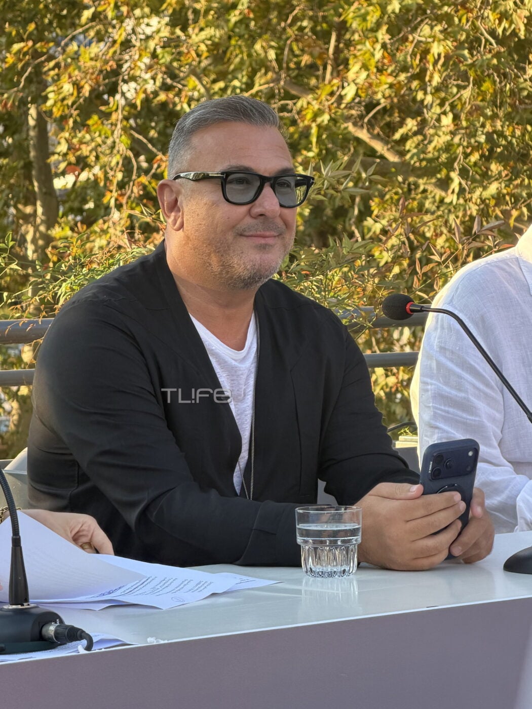 Αντώνης Ρέμος – Υβόννη Μπόσνιακ: Έφτασαν χέρι χέρι στη συνέντευξη Τύπου για τη συναυλία στη Θεσσαλονίκη
