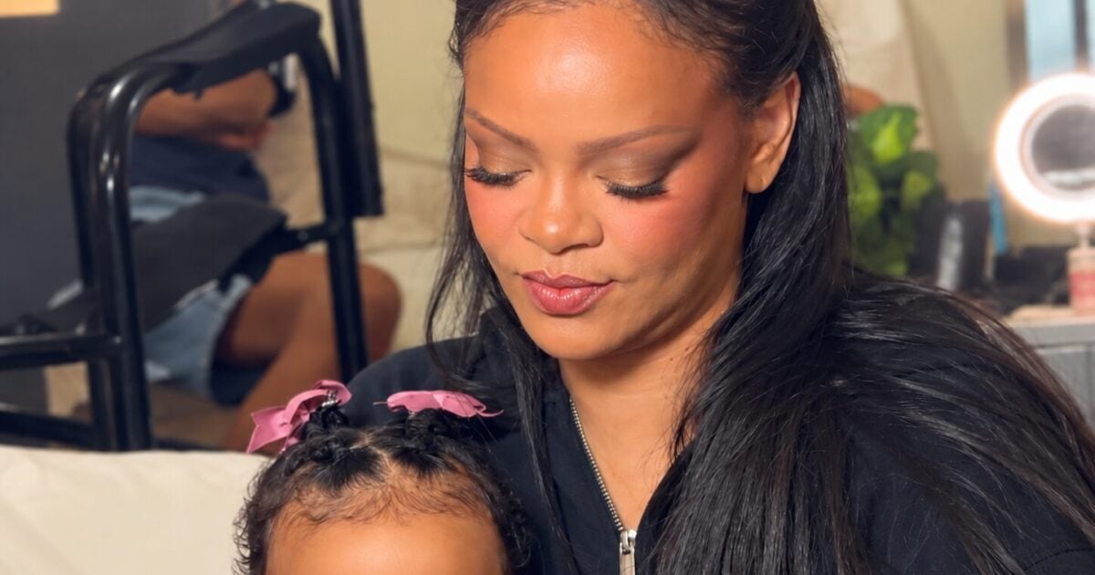 Rihanna: Η ενός έτους κόρη της εμφανίστηκε με περούκα και ρόλεϊ – «Ποιος με άφησε να κάνω κόρη;»