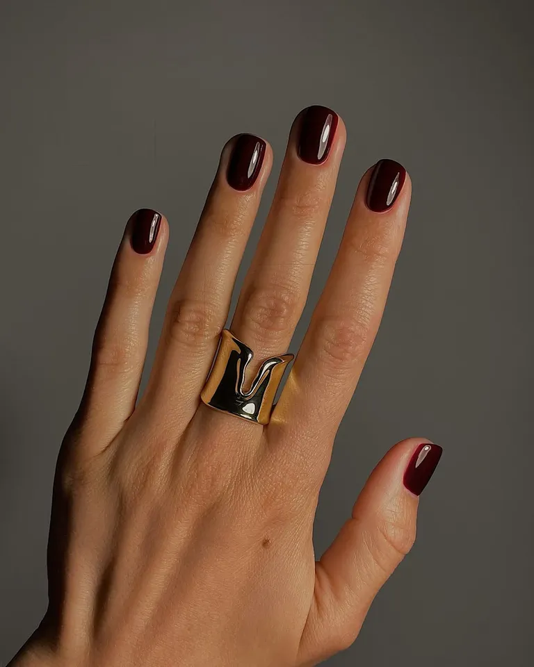 Μανικιούρ: Οι nail artists αποκαλύπτουν τα πιο chic χρώματα για το φθινόπωρο