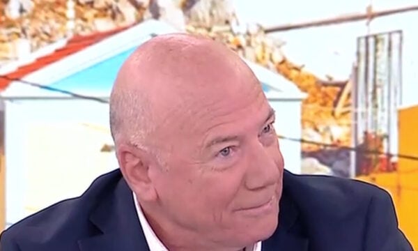 Μένιος Σακελλαρόπουλος για το «Δυο μαύρα πουκάμισα»: Παίζει και η κόρη μου – Έκλαιγα στην avant premiere
