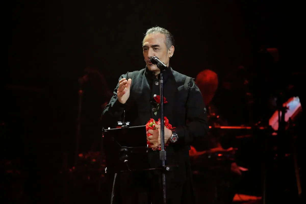 Νότης Σφακιανάκης: Η κίνηση που έκανε μετά από χρόνια απουσίας – Υπέγραψε συλλεκτικά βινύλια
