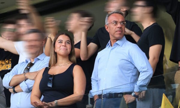 Χρήστος Σταϊκούρας: Δημόσια εμφάνιση στο γήπεδο με την κόρη του, Βάσια Σταϊκούρα