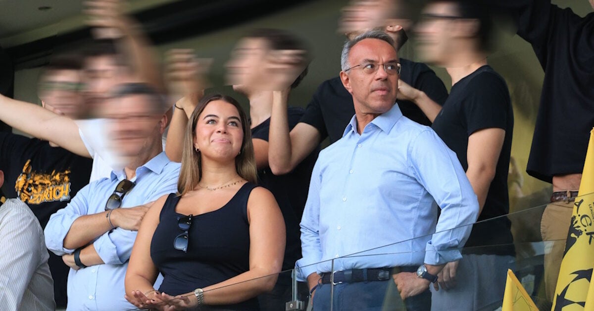 Χρήστος Σταϊκούρας: Δημόσια εμφάνιση στο γήπεδο με την κόρη του, Βάσια Σταϊκούρα