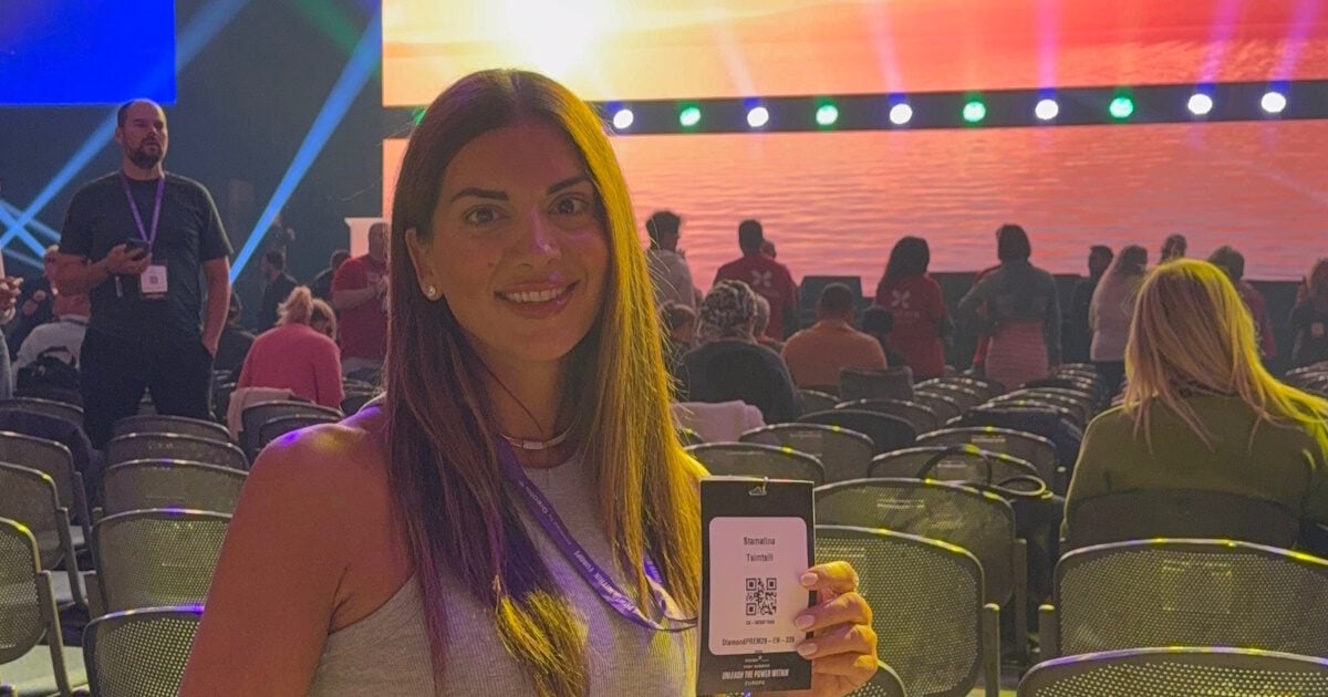 Σταματίνα Τσιμτσιλή: Βούρκωσε με τον Tony Robbins στη Γερμανία – «Ήταν μια πολύ δυνατή εμπειρία, γεμάτη συναίσθημα και σκέψεις»