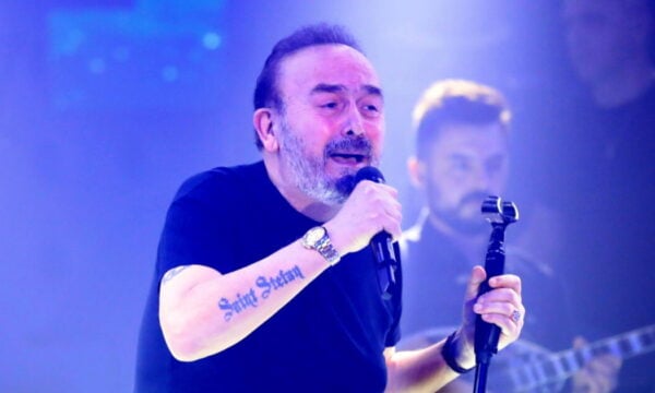 Σταμάτης Γονίδης: Η ατάκα στη χθεσινή του εμφάνιση που προκάλεσε αντιδράσεις – «Εμείς είμαστε καλά, αυτός πέθανε»