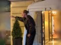 Σελίν Ντιόν: Ανέβηκε ξυπόλυτη στο καπό αυτοκινήτου και χόρεψε με τους θαυμαστές της στο Παρίσι