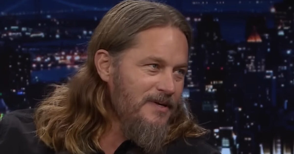 Τράβις Φίμελ: Ο «Ράγκναρ» των Vikings απολαμβάνει τις διακοπές του στη Μύκονο – Η παρουσία του στην Paradise