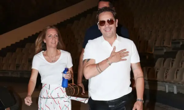 Γιώργος Μαζωνάκης: Η Βάσω ανέβηκε στη σκηνή και τα δύο αδέλφια χόρεψαν αγκαλιά