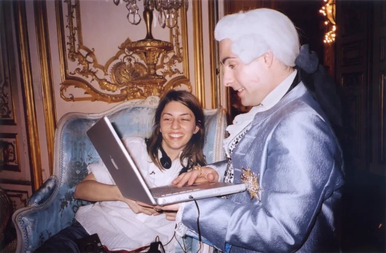 H Sofia Coppola και o Jason Schwartzman στο πλατό της ταινίας Marie Antoinette