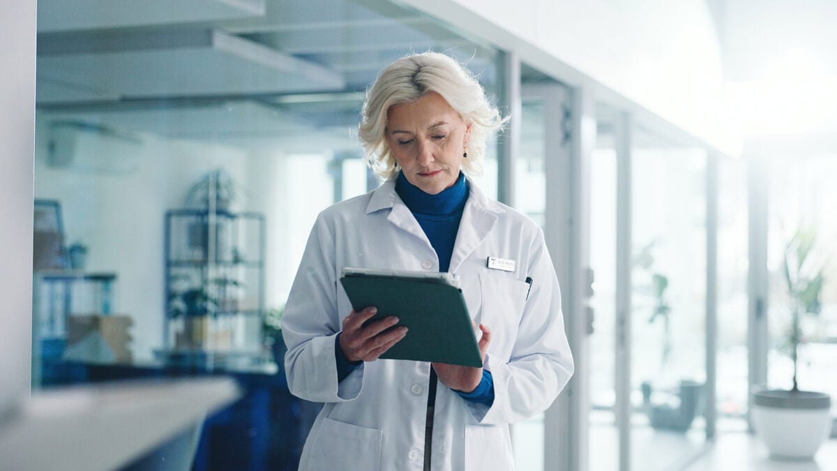 ΠΟΥ: Οι γυναίκες στην υγεία κερδίζουν 28% λιγότερα τον μήνα από τους άνδρες