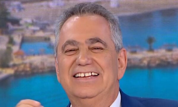 Βασίλης Χιώτης: Το μπέρδεμα με τον ΣΚΑΪ στον αέρα του ΑΝΤ1 – «Παιδιά, συγγνώμη! Θα το συνηθίσω»