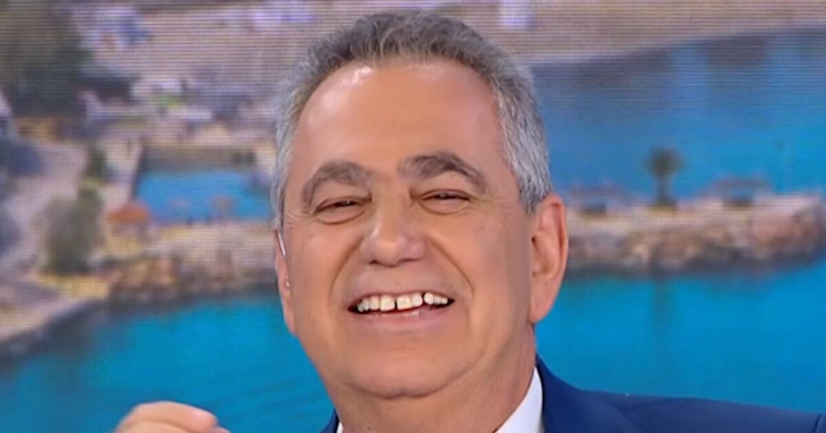 Βασίλης Χιώτης: Το μπέρδεμα με τον ΣΚΑΪ στον αέρα του ΑΝΤ1 – «Παιδιά, συγγνώμη! Θα το συνηθίσω»
