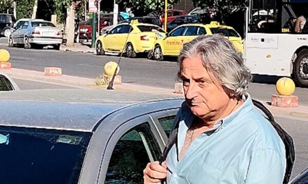 Γιώργος Μαζωνάκης: Στην Ευελπίδων ο υπνοθεραπευτής που έλαβε τη φωτογραφία του τραγουδιστή – Κλειδί η κατάθεσή του