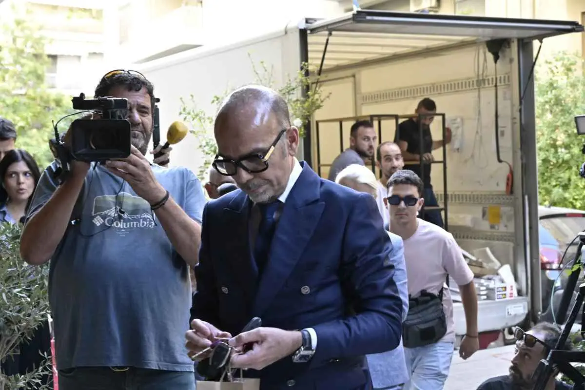 Υπόθεση Μαζωνάκη: Νέα καταγγελία για γιατρό στο Κολωνάκι – «Έλεγε ότι θεραπεύει τον καρκίνο του μαστού με καθαρισμό εντέρου»