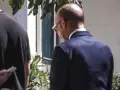 Υπόθεση Μαζωνάκη: Νέο βίντεο με τις κινήσεις του γιατρού στο Κολωνάκι ενώ ο τραγουδιστής βρισκόταν στο ιατρείο