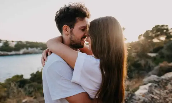 Ζώδια από την Άντα Λεούση: Βελτίωση στα αισθηματικά για Ιχθύες, εντάσεις για Κριούς