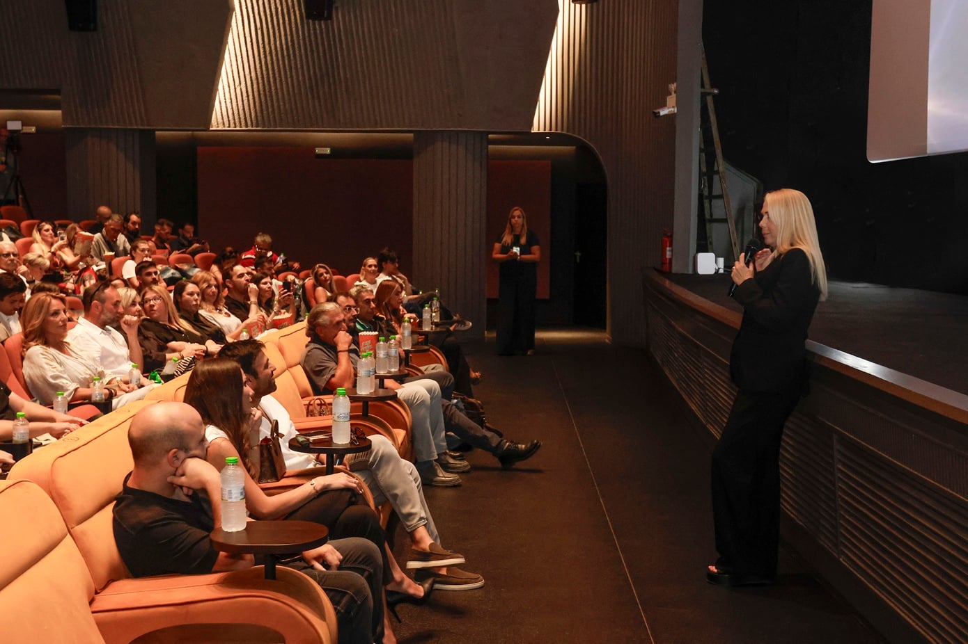 «Μπλε Ώρες»: Avant premiere για τη νέα δραματική σειρά του ΣΚΑΪ