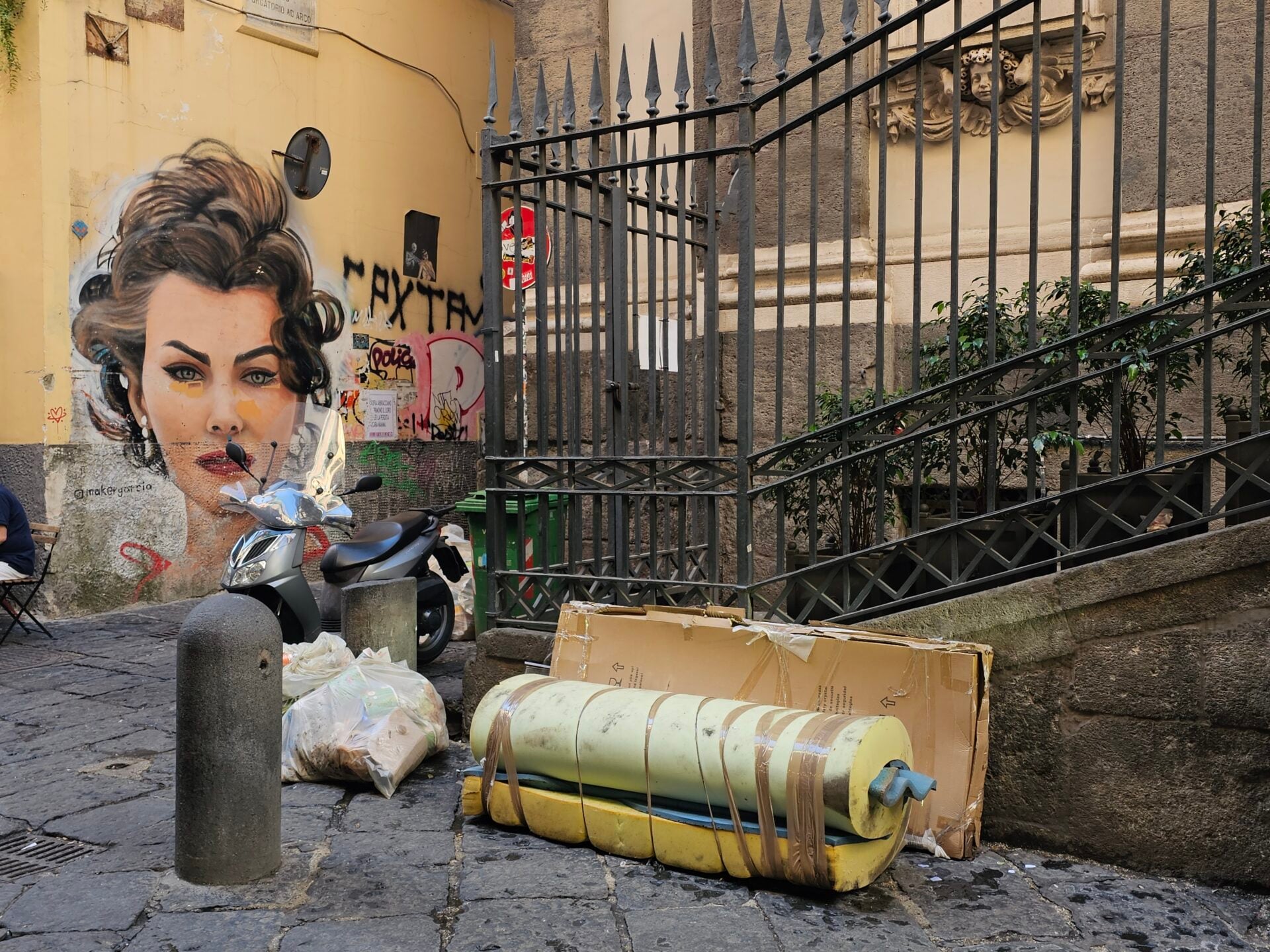 Νάπολη: Οδοιπορικό στην πόλη της Madonna, του Maradona και της καθημερινής τρέλας