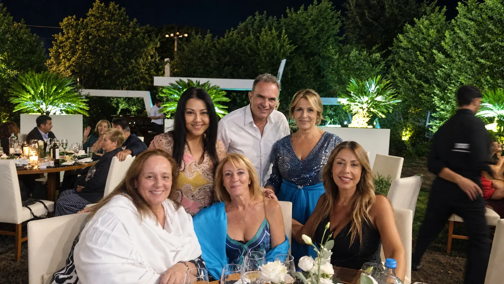 Νίκος Χατζηαλέξης – Έλενα Ούτσου: Γάμος του επιχειρηματία και της διεθνολόγου με την αφρόκρεμα της Θεσσαλονίκης