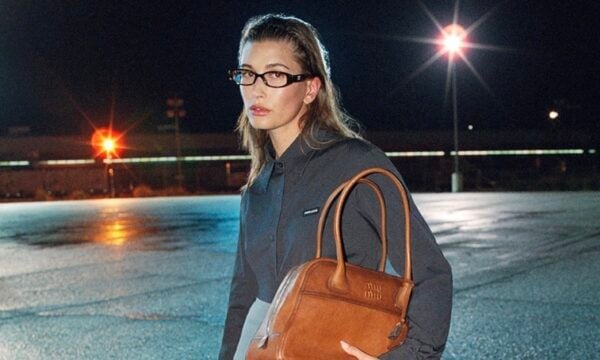 Χέιλι Μπίμπερ και Miu Miu: Το όραμα της Miuccia Prada για το brand και τη χειμερινή συλλογή 2026-27