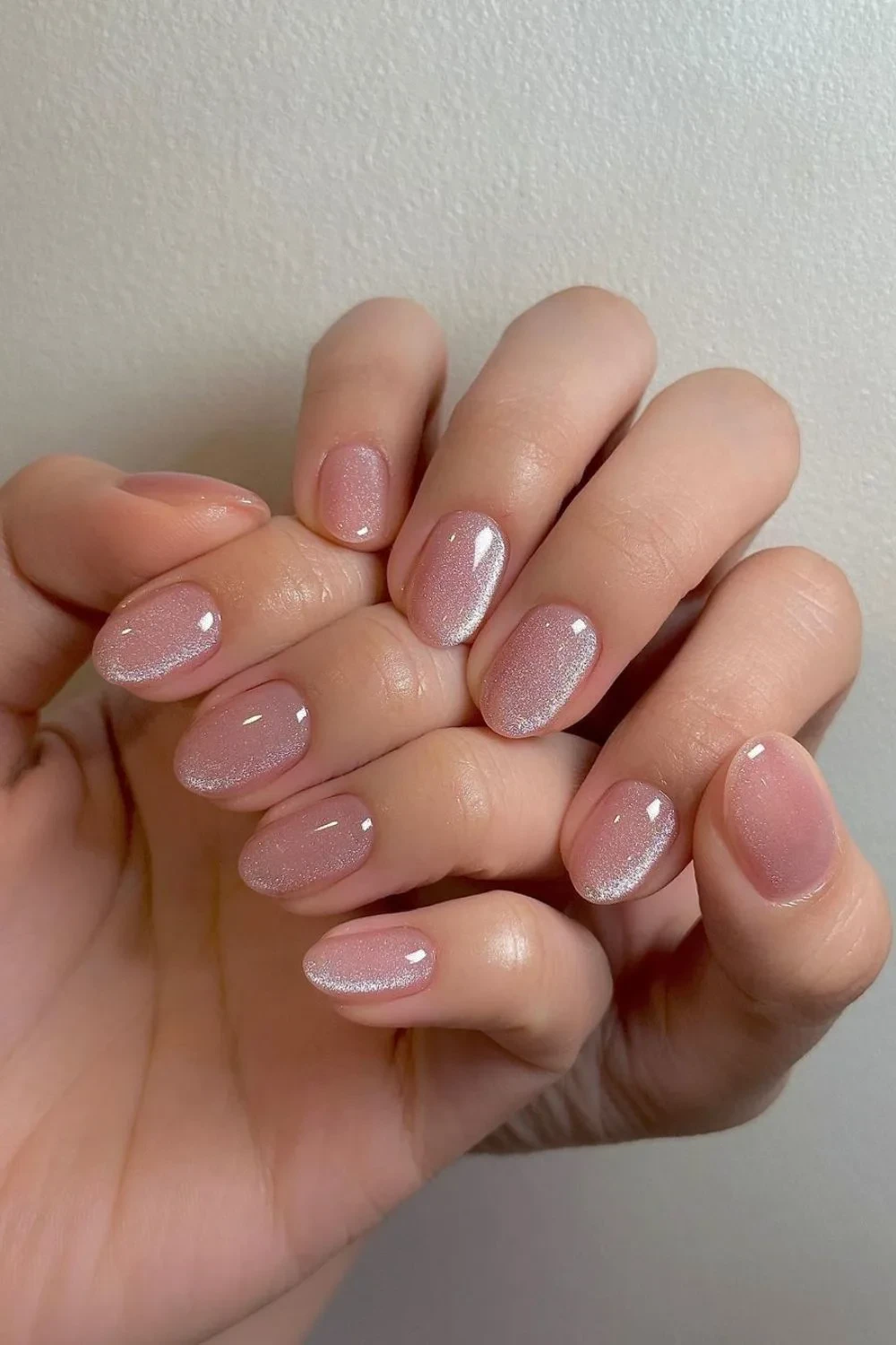 Short velvet nails: Είναι η πιο πολυτελής τάση στο μανικιούρ του χειμώνα