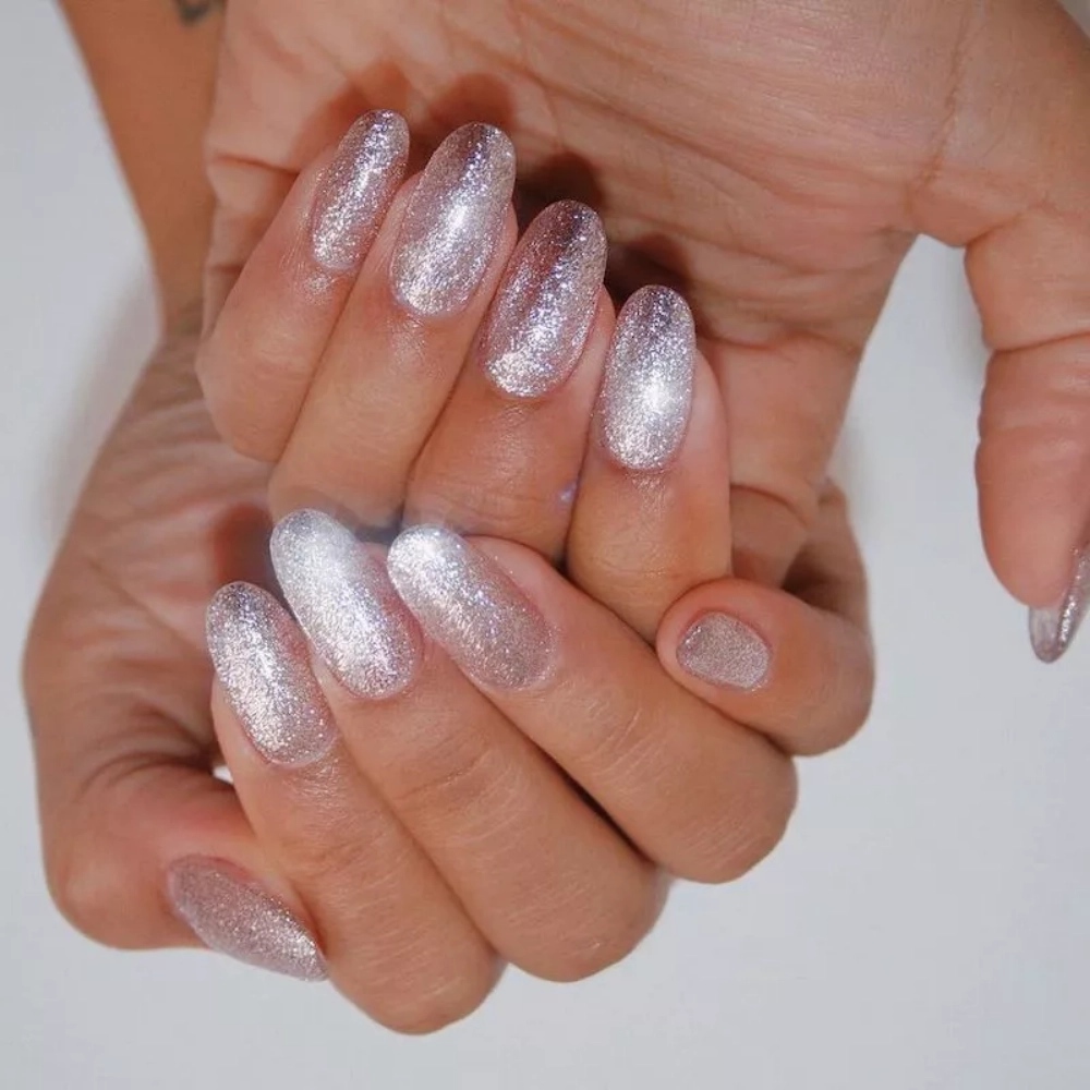 Short velvet nails: Είναι η πιο πολυτελής τάση στο μανικιούρ του χειμώνα