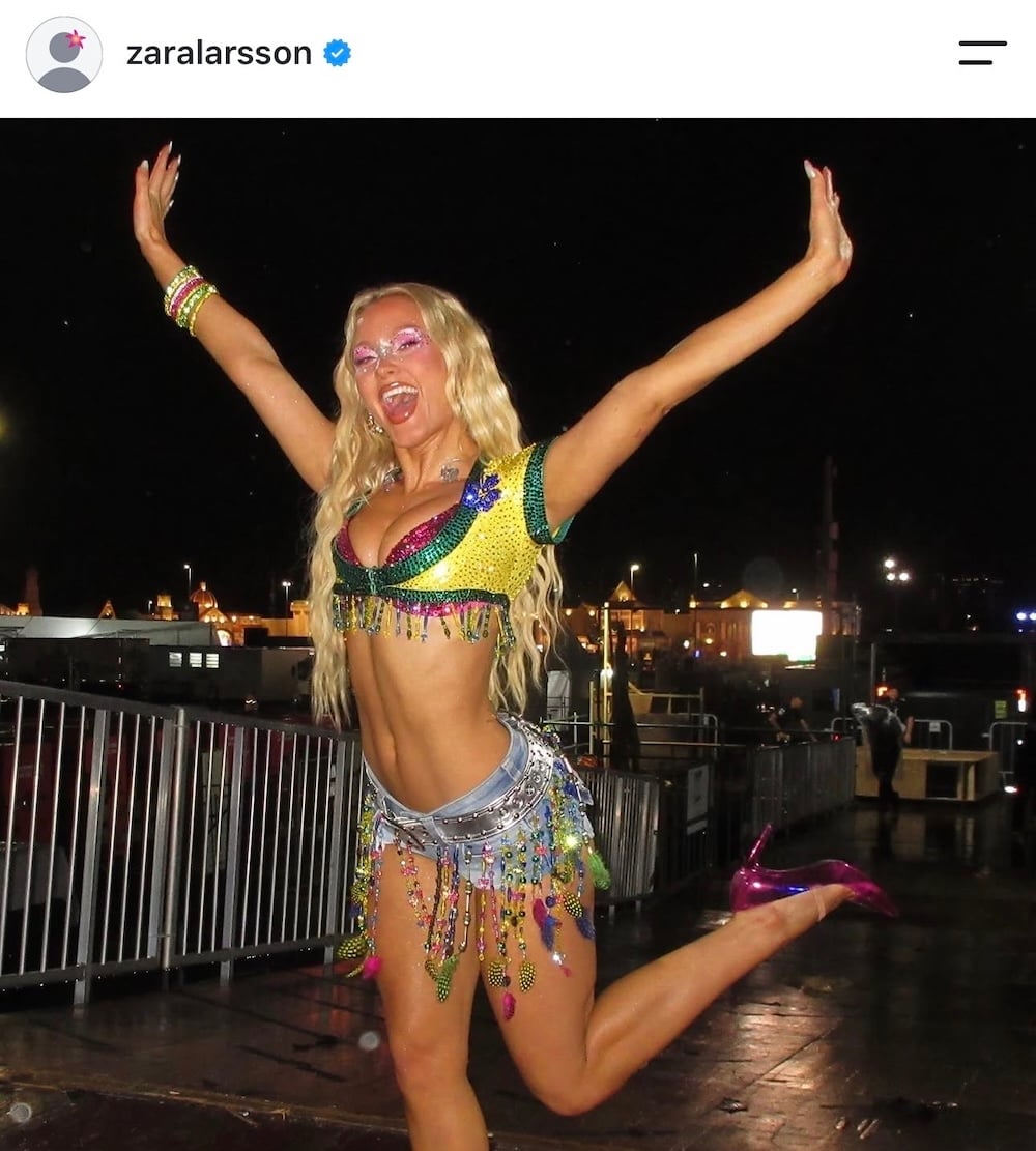 Ζάρα Λάρσον: Η πολύχρωμη pop star με ανήσυχη ψυχή και ξεχωριστό στιλ