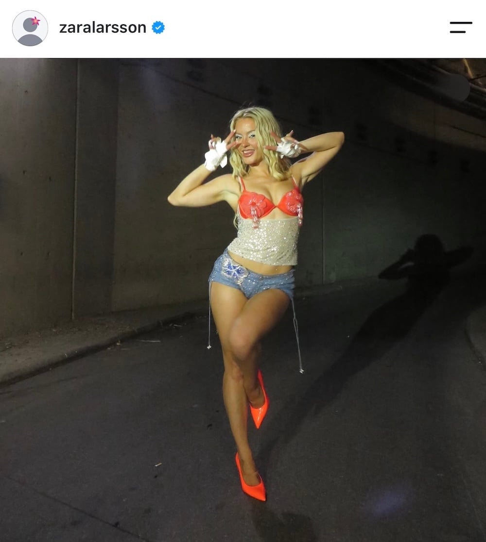 Ζάρα Λάρσον: Η πολύχρωμη pop star με ανήσυχη ψυχή και ξεχωριστό στιλ