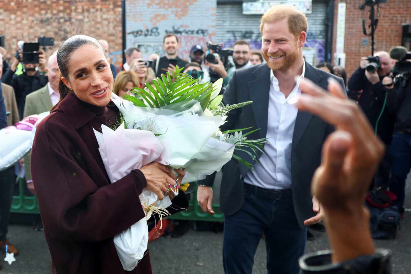 Πρίγκιπας Harry και Meghan Markle: Θερμή υποδοχή στην πρώτη κοινή δημόσια εμφάνισή τους στη Μεγάλη Βρετανία