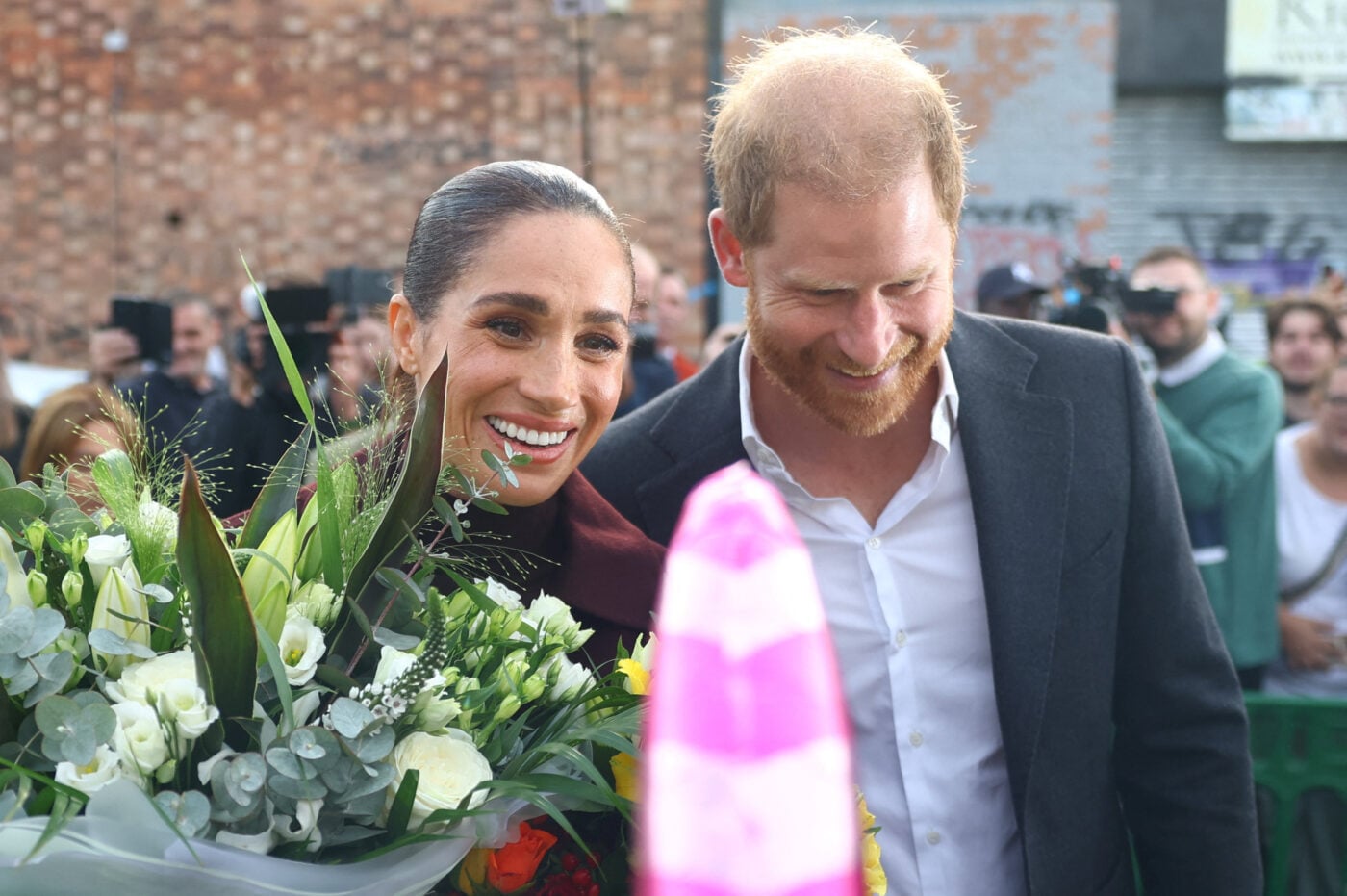 Πρίγκιπας Harry και Meghan Markle: Θερμή υποδοχή στην πρώτη κοινή δημόσια εμφάνισή τους στη Μεγάλη Βρετανία