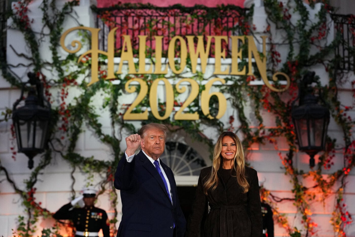 Halloween στον Λευκό Οίκο: Ο Donald και η Melania Trump υποδέχτηκαν χιλιάδες παιδιά και μοίρασαν γλυκά