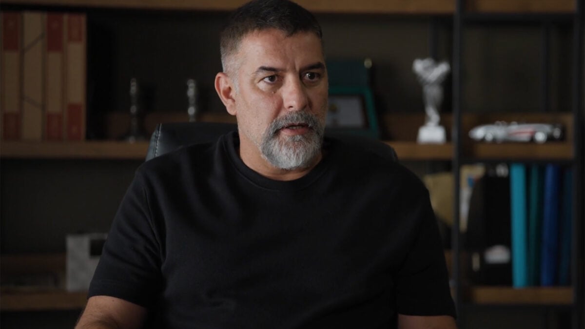 «Δύο μαύρα πουκάμισα»: Ο Σήφης επιχειρεί να κρύψει τη νύχτα που πέρασε με τη Μαρία