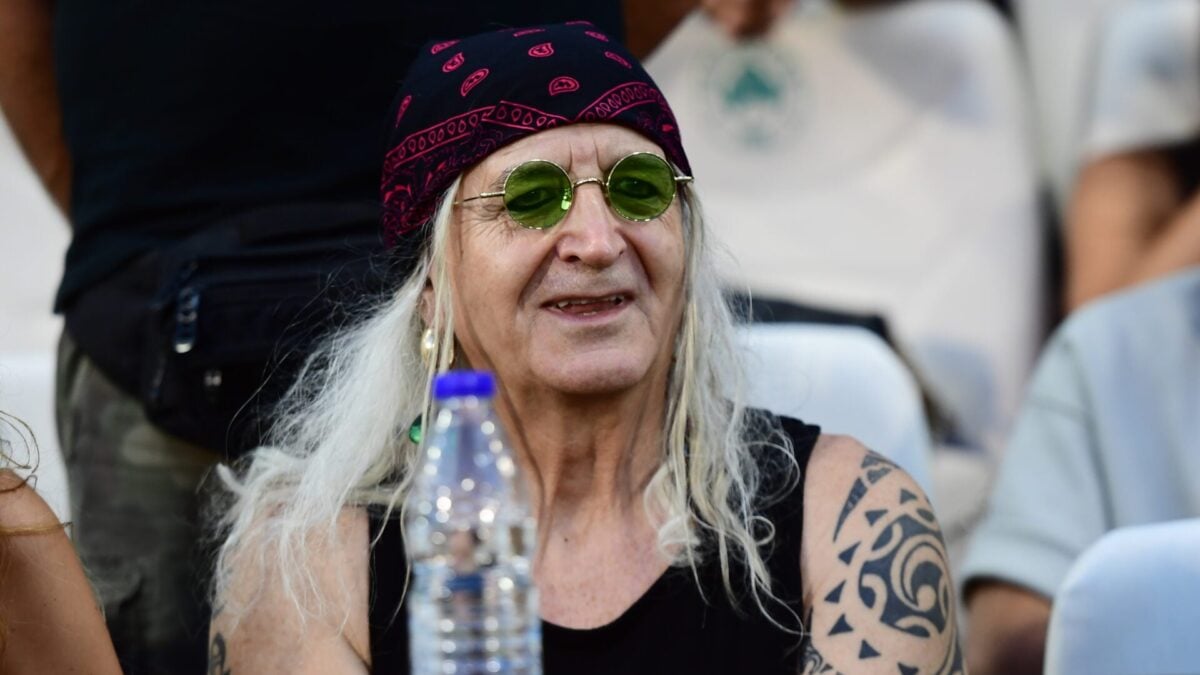 Νίκος Καρβέλας: Οι δύο τραγουδιστές που εξασφάλισαν την άδειά του να ερμηνεύουν τραγούδια του