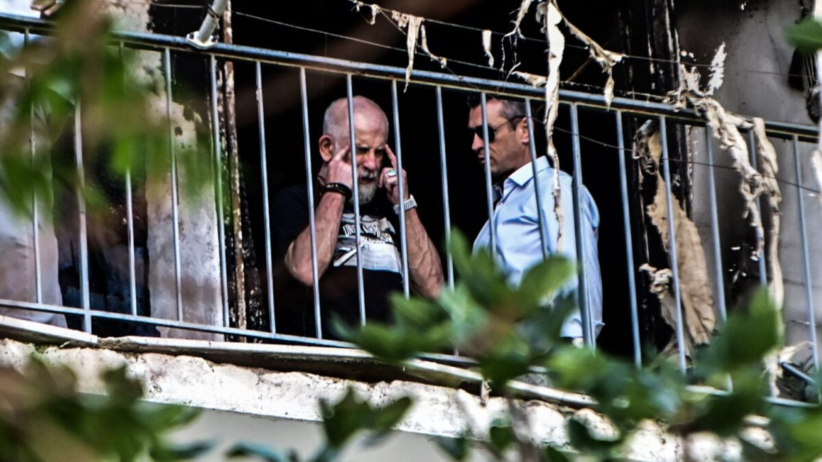 Πέτρος Φιλιππίδης: Γύρισε στο διαμέρισμά του 15 μήνες μετά την πυρκαγιά