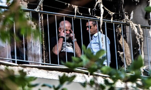 Πέτρος Φιλιππίδης: Γύρισε στο διαμέρισμά του 15 μήνες μετά την πυρκαγιά