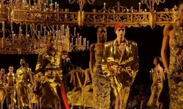 Saint Laurent: Ο Anthony Vaccarello σε μια χρυσή εποχή – η συλλογή για τα 10 χρόνια του στον οίκο