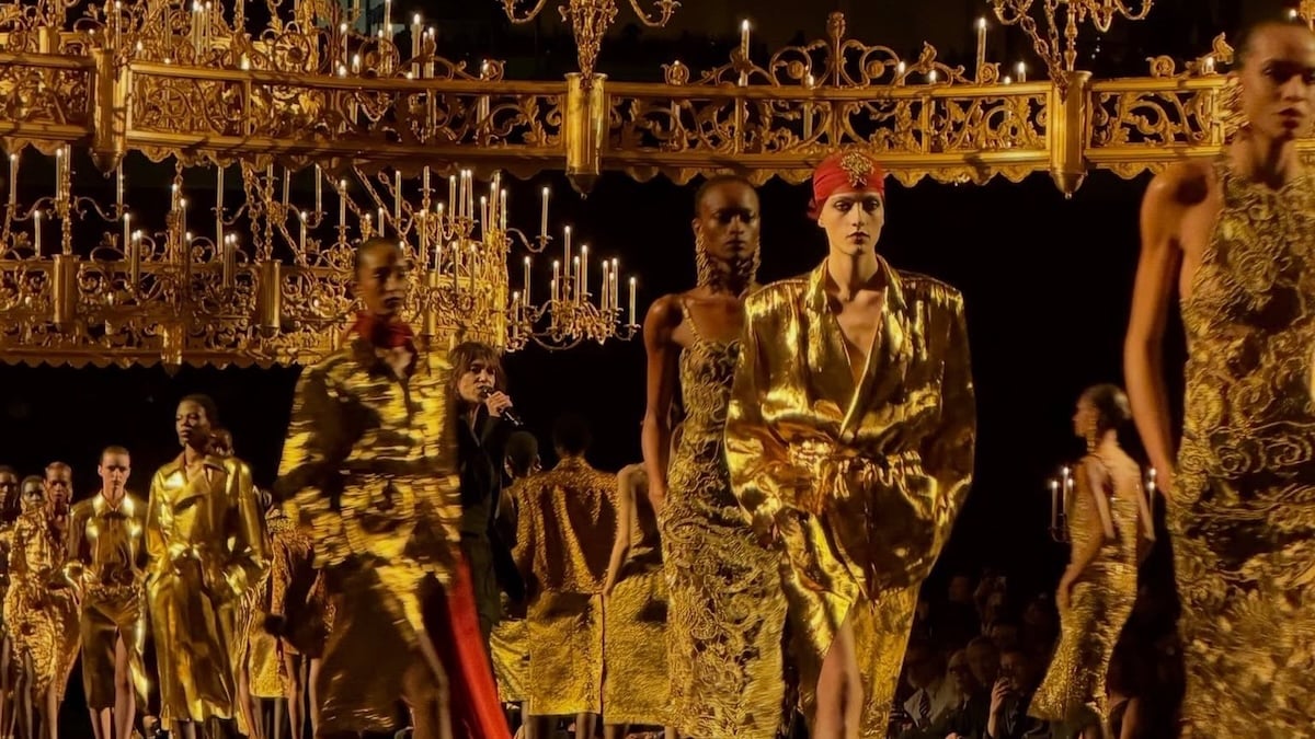 Saint Laurent: Ο Anthony Vaccarello σε μια χρυσή εποχή – η συλλογή για τα 10 χρόνια του στον οίκο