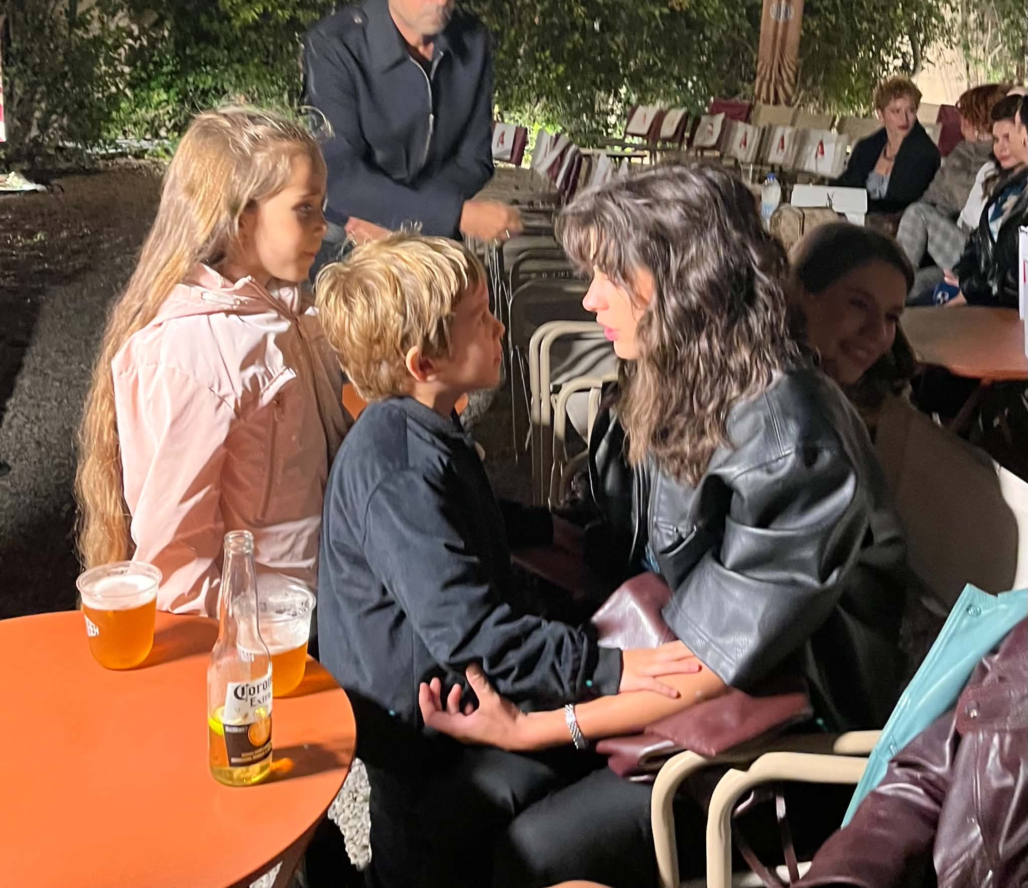 «Μια γυναίκα»: Το espressonews.gr στην avant premiere με τη Δανάη Παππά και τα «παιδιά» της – Όσα είπε η ηθοποιός